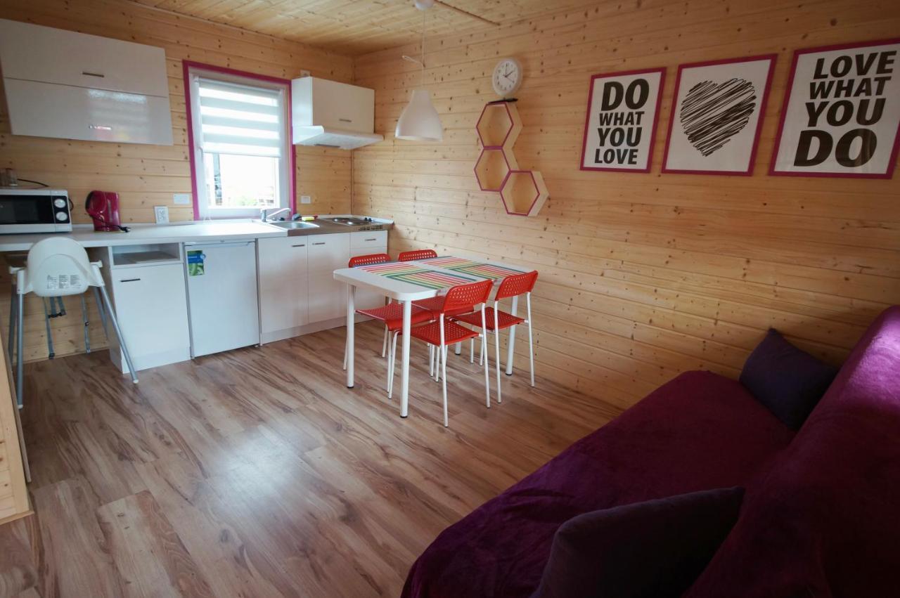 Kolorowe Domki Jaroslawiec Bagian luar foto
